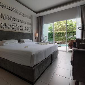 Jazz Deluxe Double Room Pool Access